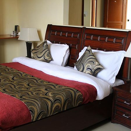 Hotel Deodar Villa Νταραμσάλα Εξωτερικό φωτογραφία