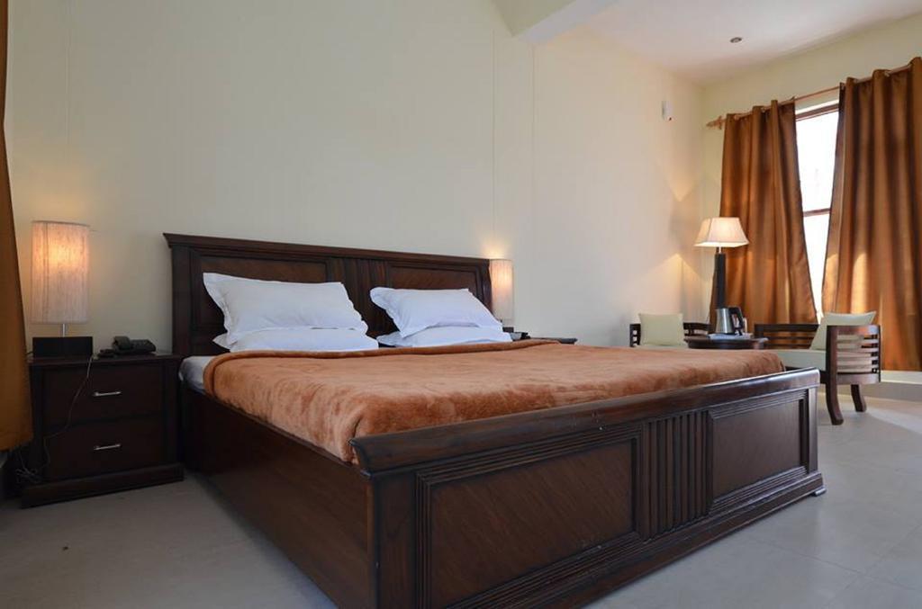 Hotel Deodar Villa Νταραμσάλα Δωμάτιο φωτογραφία