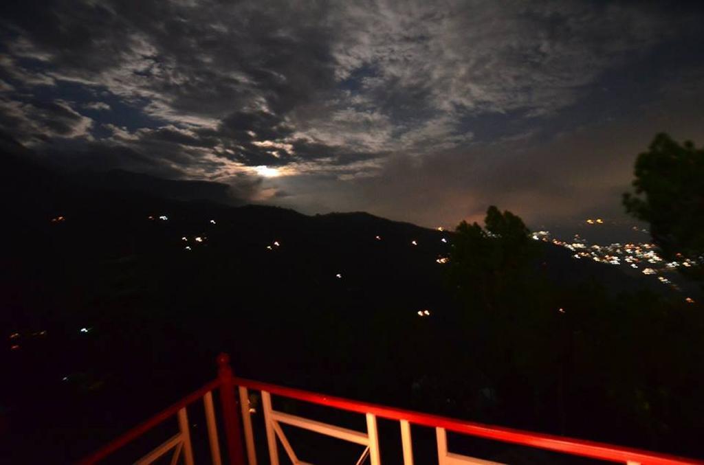Hotel Deodar Villa Νταραμσάλα Εξωτερικό φωτογραφία