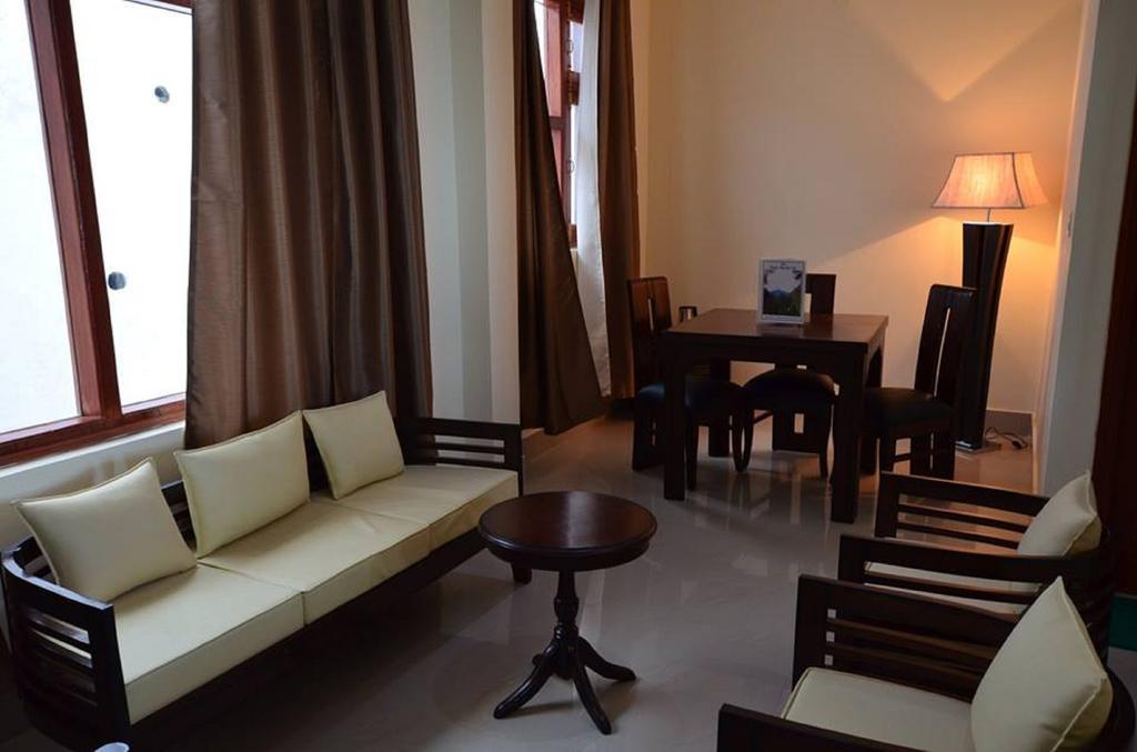 Hotel Deodar Villa Νταραμσάλα Δωμάτιο φωτογραφία
