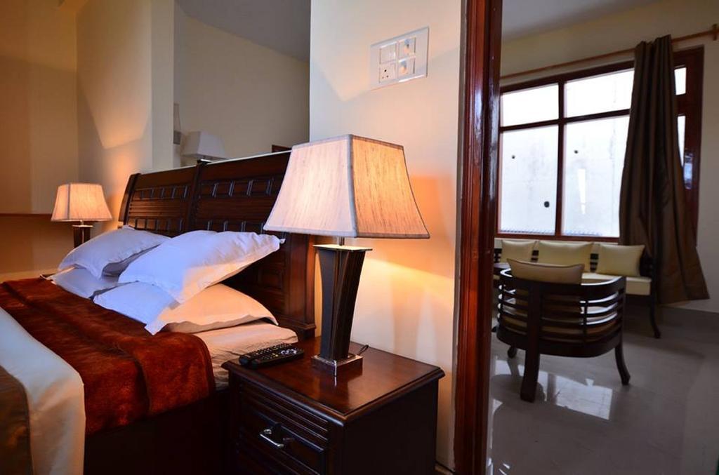 Hotel Deodar Villa Νταραμσάλα Δωμάτιο φωτογραφία