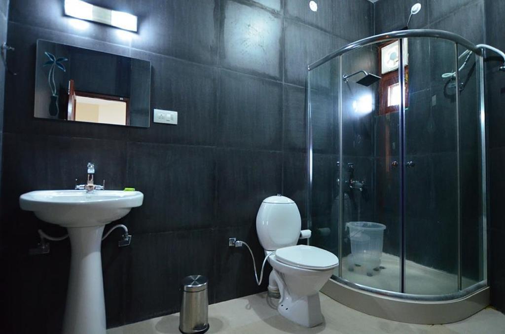 Hotel Deodar Villa Νταραμσάλα Δωμάτιο φωτογραφία